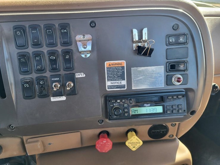 2004-mack-granite-cv713-image-61