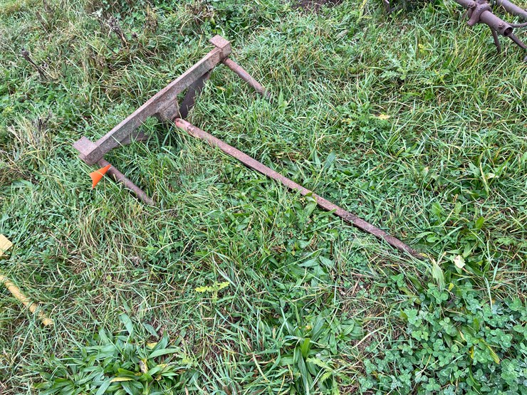 #8143-•-bale-spear-image-3