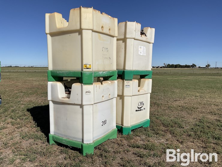 monsanto-250-gallon-liquid-fertilizer-poly-shuttles-image-1