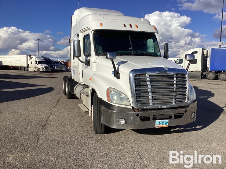 2013-freightliner-cascadia-125-image-3