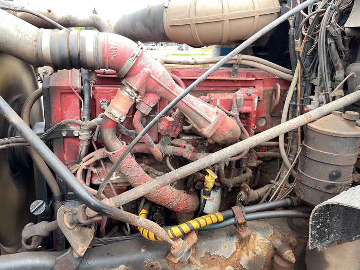 #1000-•-2005-mack-semi-tractor-(has-mi-title)-image-31