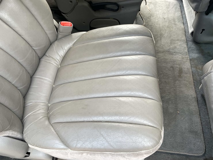 1999-chrysler-town-&-country-image-105