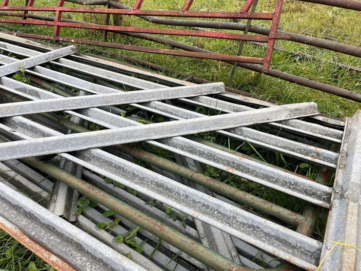 #8119-•-assortment-of-gates-image-11