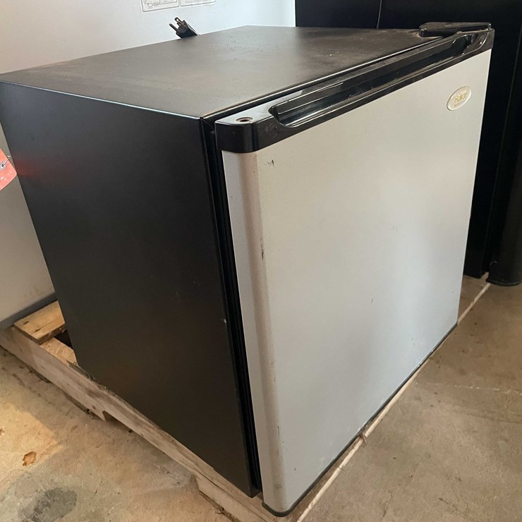 #6620 • Mini Fridge