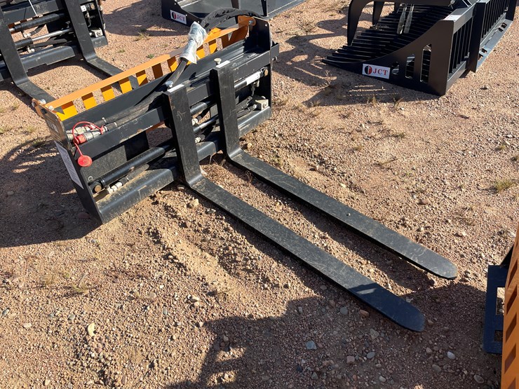 #4089-•-wolverine-pallet-fork-hydraulic-adjustable-attachment-image-1