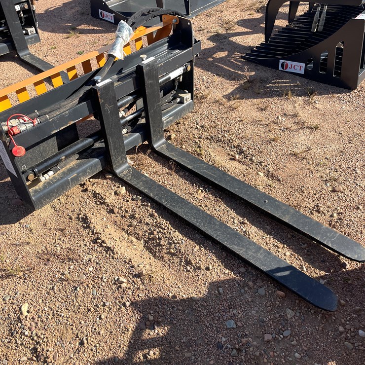 #4089 • Wolverine Pallet Fork Hydraulic Adjustable Attachment