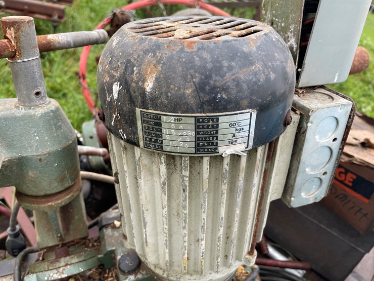 #8125-•-pallet-of-misc-image-12