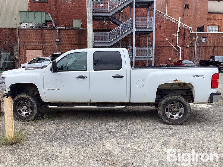 2013-chevrolet-silverado-2500-image-8