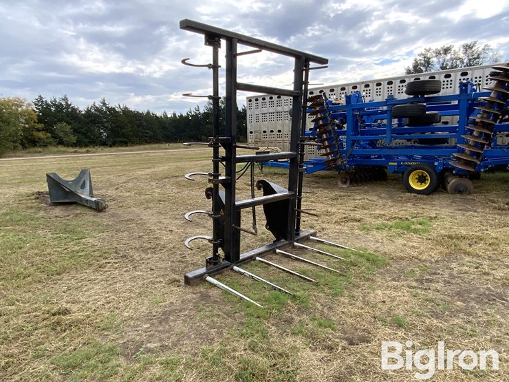 dymax-bale-spear-wheel-loader-attachment-image-3