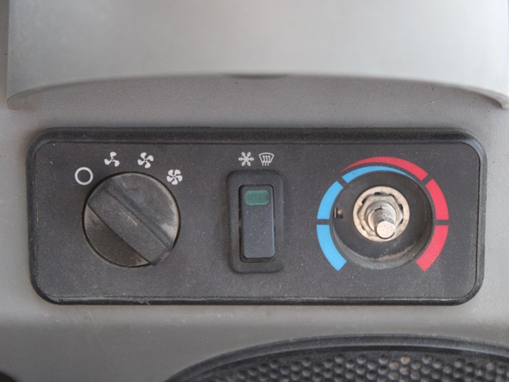 bobcat-t870-image-66