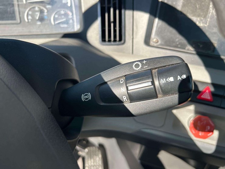 2021-freightliner-cascadia-116-image-17