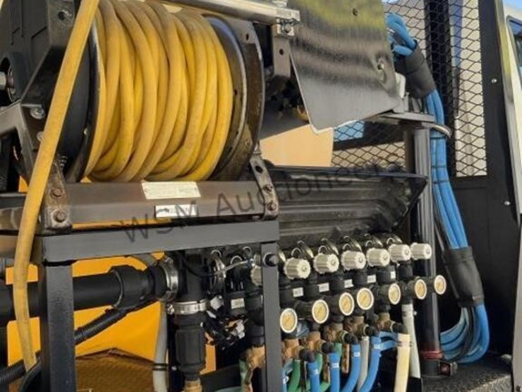 2014-international-4300lp-spray-truck-image-16