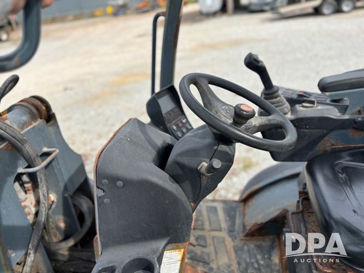 2018-gehl-750-image-37