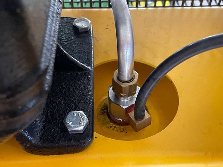 #6606-•-dewalt-air-compressor-image-22