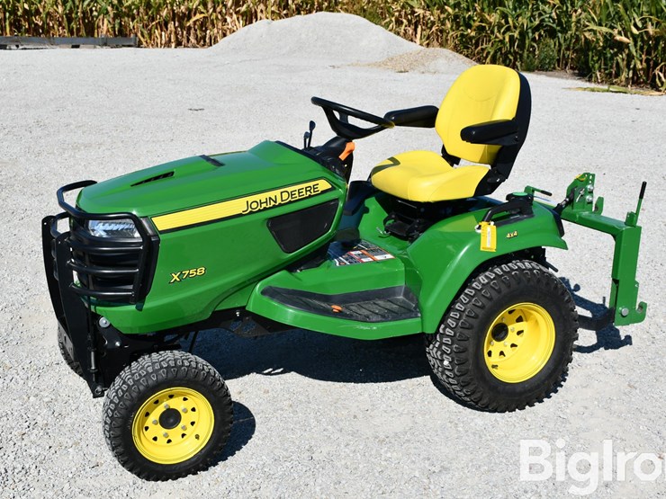 2018-john-deere-x758-image-1