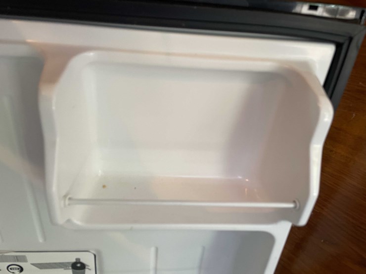 #6620-•-mini-fridge-image-14