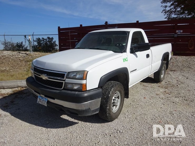 2006-chevrolet-2500hd-image-1