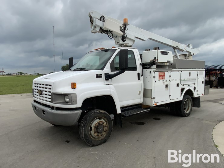 2009-chevrolet-c4500-kodiak-4x4-bucket-truck-image-1