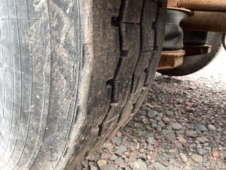 #1000-•-2005-mack-semi-tractor-(has-mi-title)-image-52