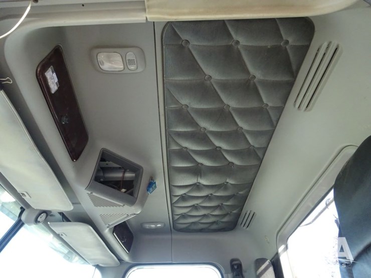 2016-freightliner-coronado-day-cab-glider-truck-(pz13982,-unit-720)-image-89