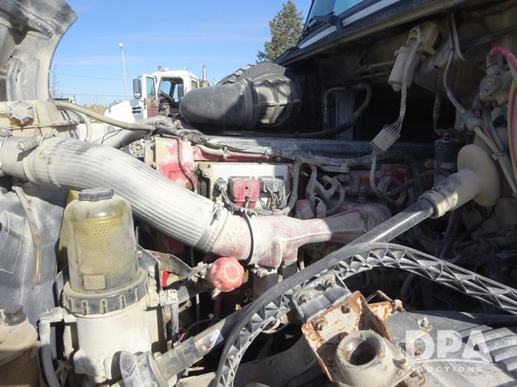 2007-volvo-vnl-day-cab-truck-(pz13987,-unit-110)-image-75