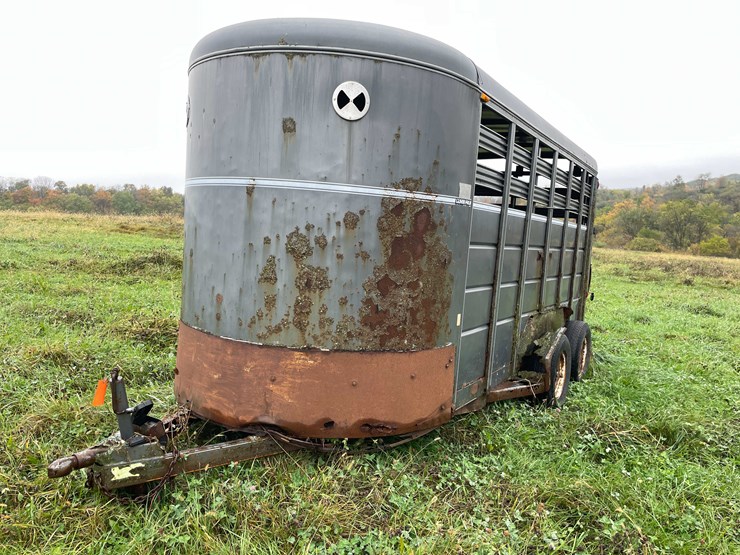 #8040-•-1998-corn-pro-tandem-axle-horse-trailer-(no-title)-image-1