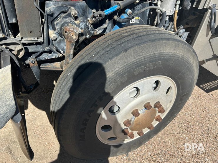 2004-peterbilt-379-image-10