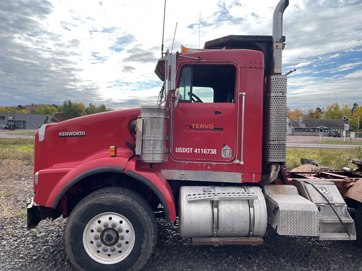 #1001-•-2004-kenworth-semi-tractor-(has-mi-title)-image-5