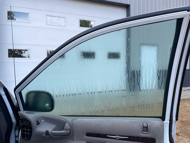 1999-chrysler-town-&-country-image-91