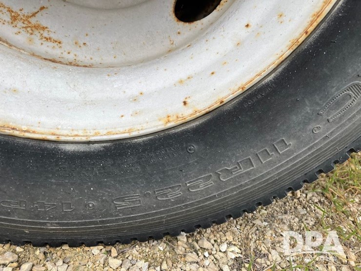 1995-freightliner-fl70-image-32