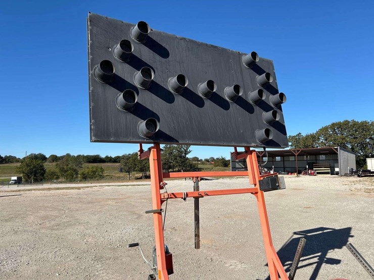 towable-arrow-board-image-6