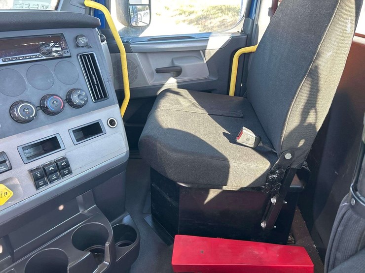 2021-freightliner-cascadia-116-image-18