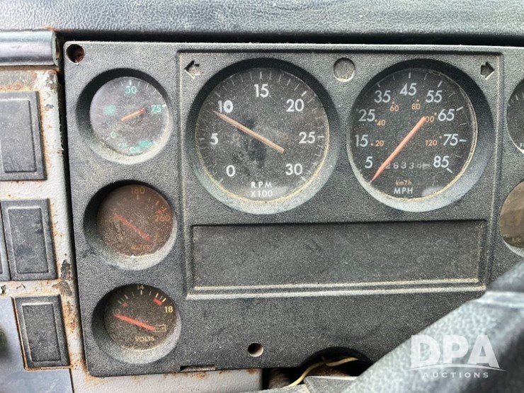 1995-freightliner-fl70-image-55