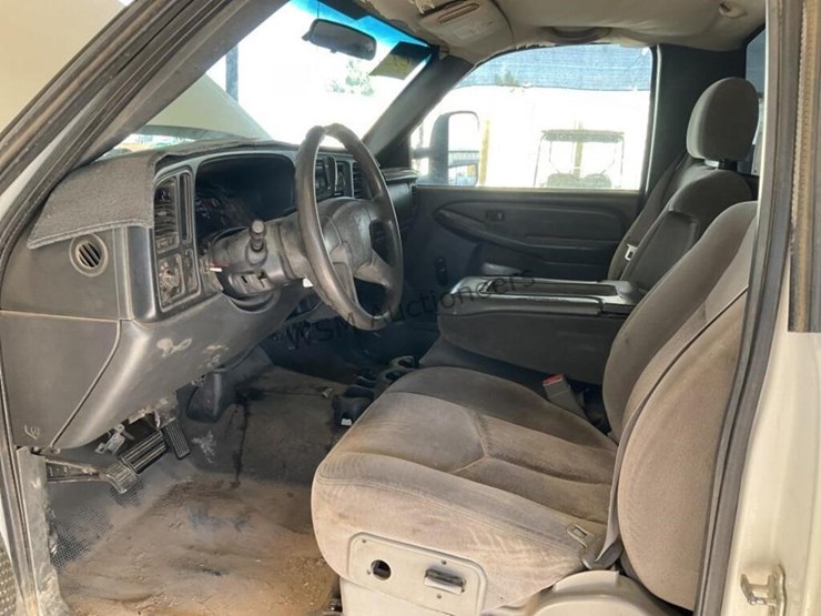 2005-chevrolet-2500hd-image-21