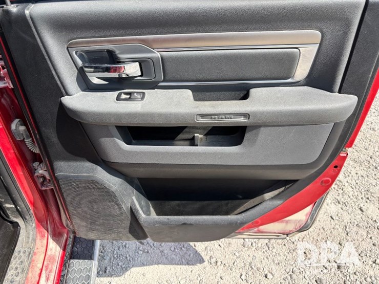 2017-ram-1500-slt-image-63