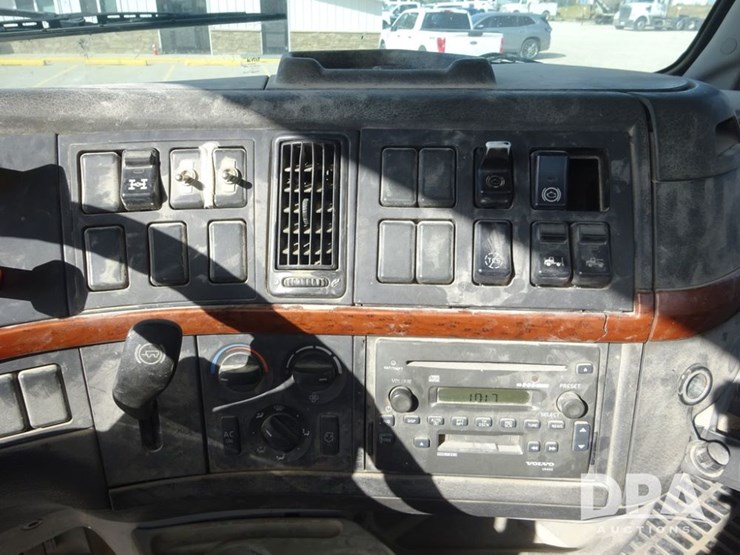 2007-volvo-vnl-day-cab-truck-(pz13987,-unit-110)-image-96