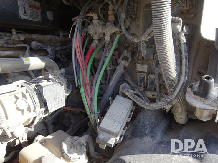 2018-freightliner-cascadia-day-cab-truck-(pz13986,-unit-405)-image-60