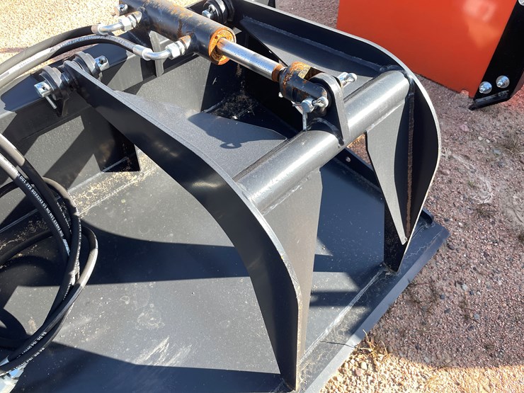 #4083-•-84"-smooth-faced-grapple-bucket-attachment-image-16