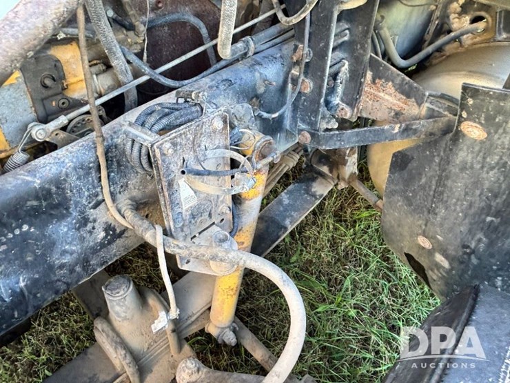 1993-freightliner-fld120-image-65