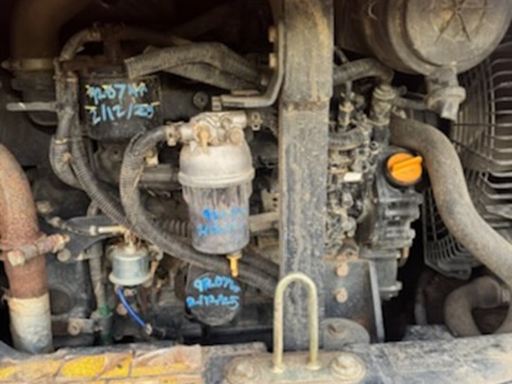 2013-hitachi-zx50u-image-12