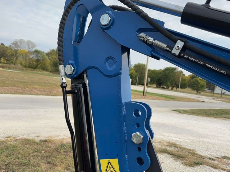 mini-excavator-mx12r-image-10