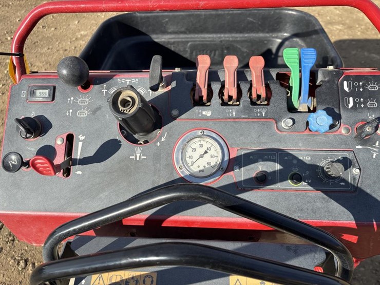 #3842-•-2016-toro-spreader-sprayer-image-11