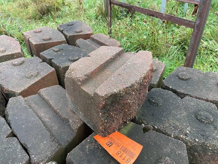 #8118-•-landscaping-bricks-image-3