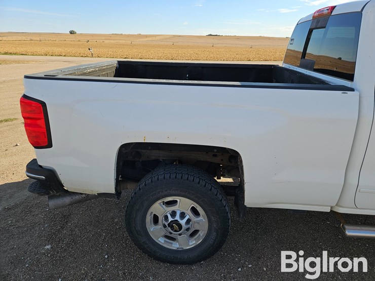2015-chevrolet-silverado-2500-image-15