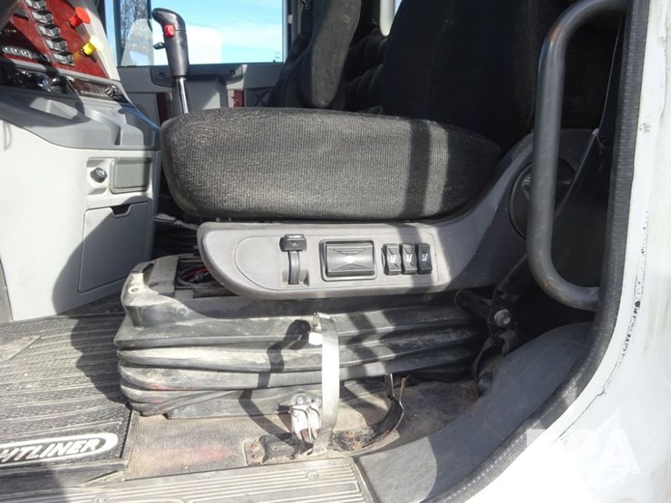 2018-freightliner-coronado-day-cab-glider-truck-(pz13985,-unit-775)-image-94