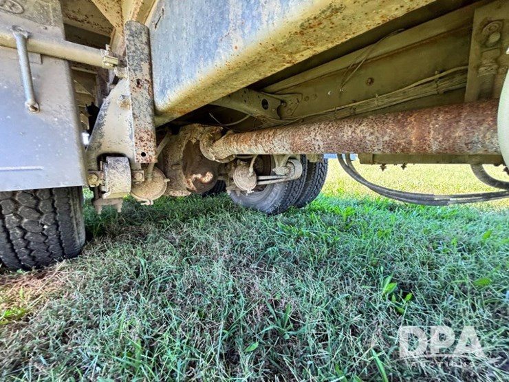 1993-freightliner-fld120-image-53