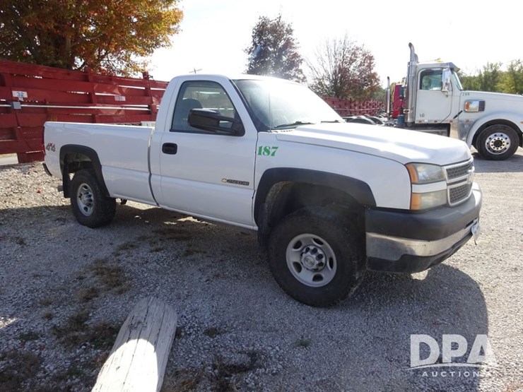 2006-chevrolet-2500hd-image-9