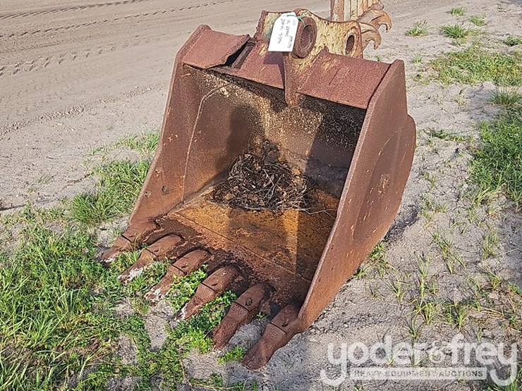 48"-bucket-to-suit-excavator-(damaged)-image-1