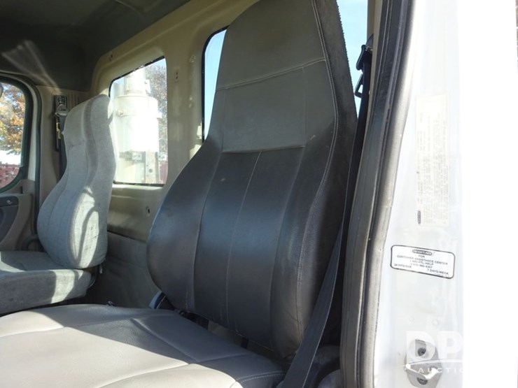 2018-freightliner-cascadia-day-cab-truck-(pz13986,-unit-405)-image-75