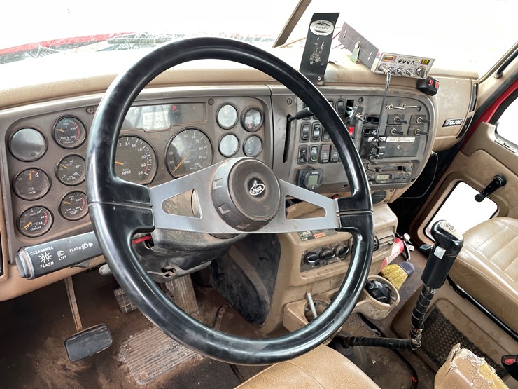 #1000-•-2005-mack-semi-tractor-(has-mi-title)-image-22